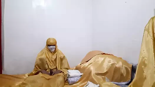 Altın saten yatak ve altın saten zevkinin tadını çıkarın