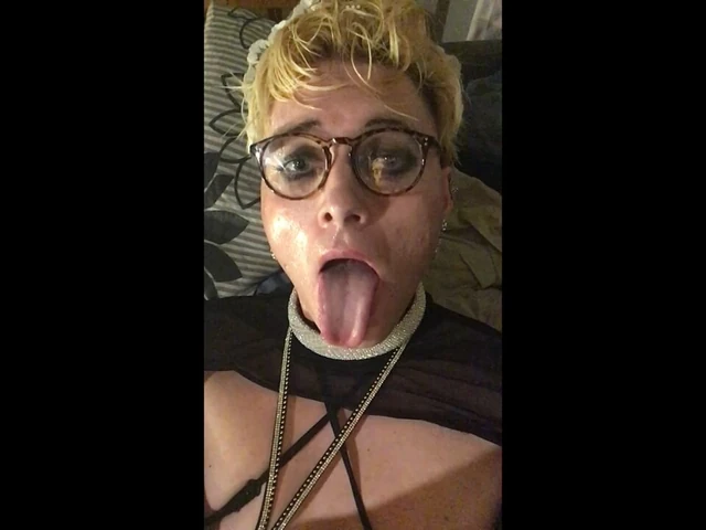 Женственная любовь сиссиFaggot экспонирование