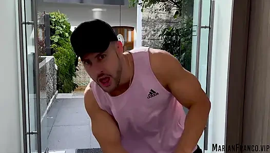 Chico caliente de mi gimnasio finalmente se mudó a mí