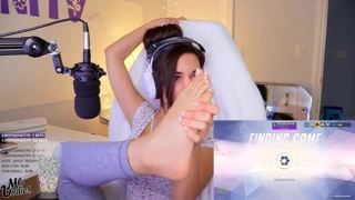 Twitch thot ayakları gösterir