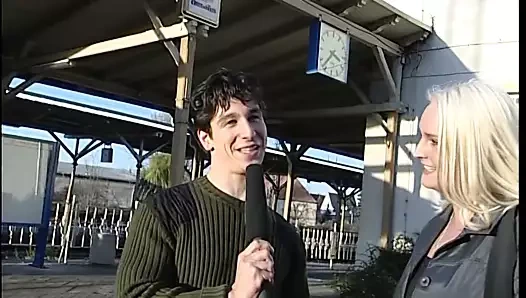 Blonde im Hotelzimmer