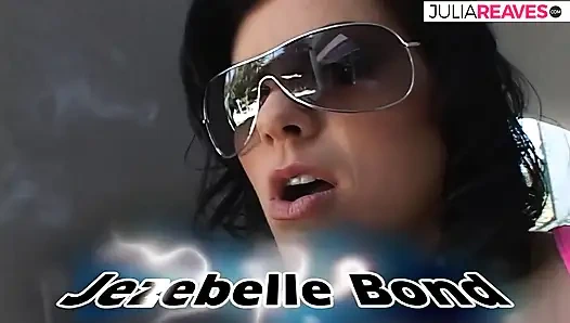 Azgın hatun Jezebelle Bond kaslı adamla sikişiyor