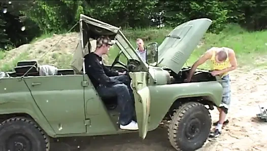 Genç sürtük için üç yarak