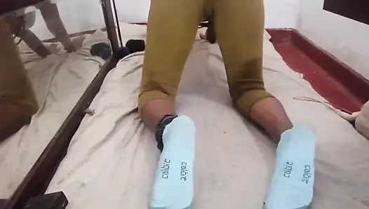 Büyük götlü üvey annenin seksi eğilmesi