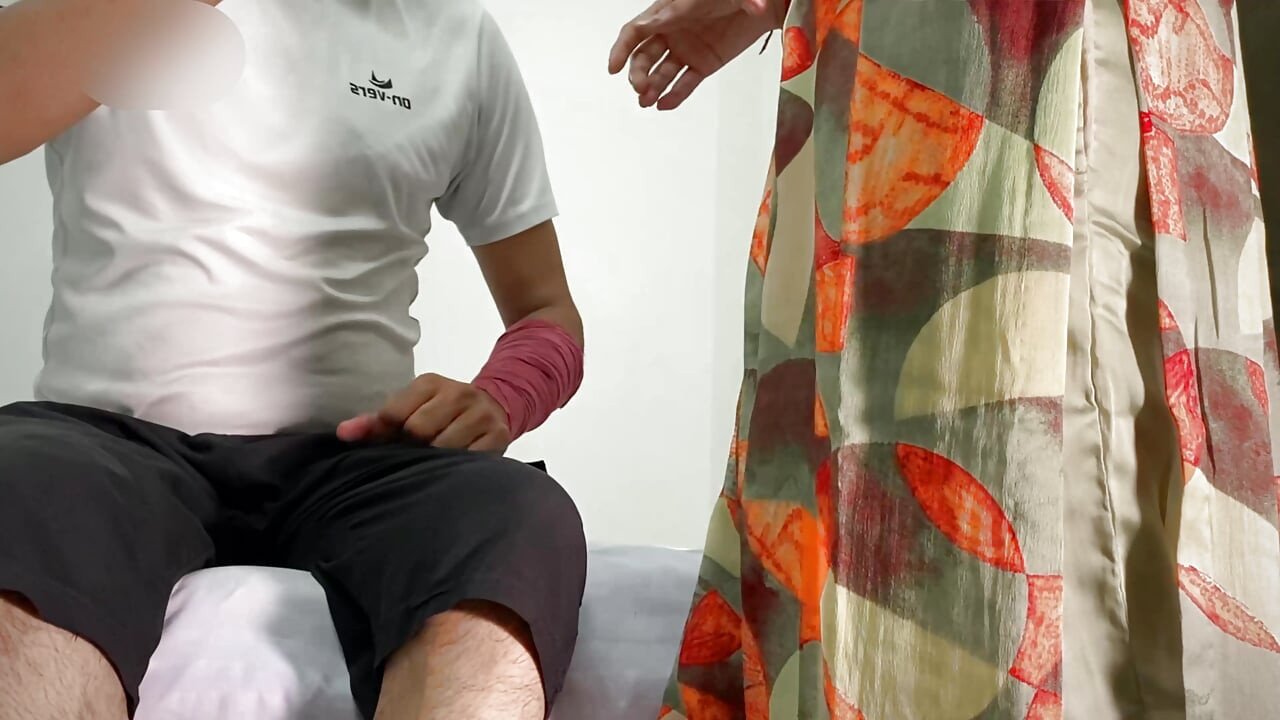 Hintli köylü kadın Sarpanch'ı eve çağırdı ve onunla seks yaptı