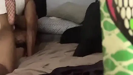 Latin kadın büyük zenci yarağıyla sikişiyor