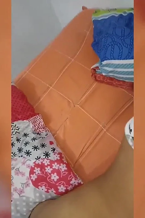 New York Abd'li 18 yaşındaki esmer büyük sarkık memeler üvey erkek kardeşinin büyük yarağını sikiyor