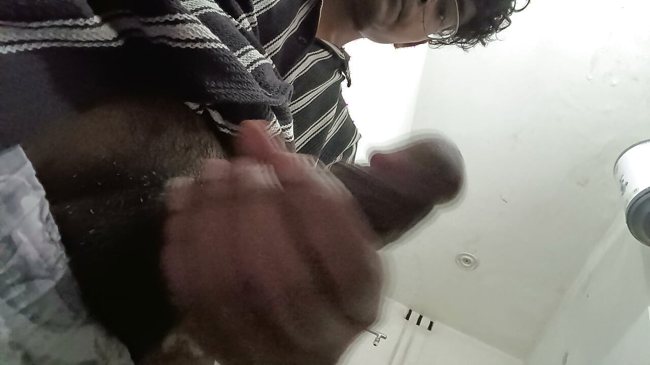 Sıkı yarak sevimli kız ve eşcinsel sikişiyor