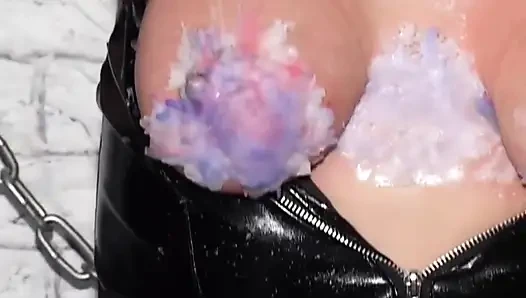 Bağlı olgun orta yaşlı seksi kadın kalın ateşli dölle sırılsıklam