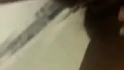 Sri lankan kız işemek içinde duş