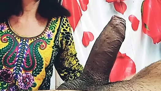 Güzel bayan azgın yarakla uyanıyor - ayakla muamele, sakso