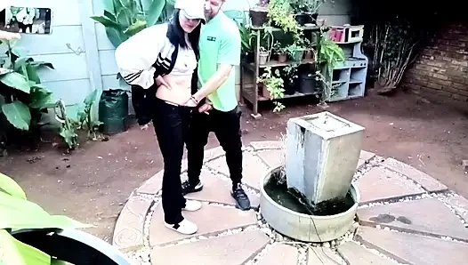 Patron bayanlar bahçesini temizlerken neredeyse yakalanıyordum