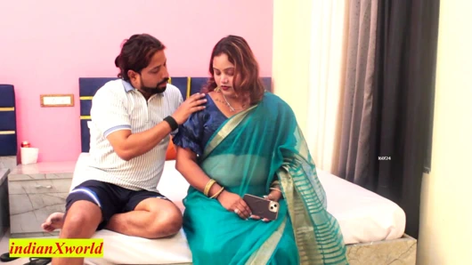 Güzel yenge evli olmayan komşusuyla sert sikişiyor