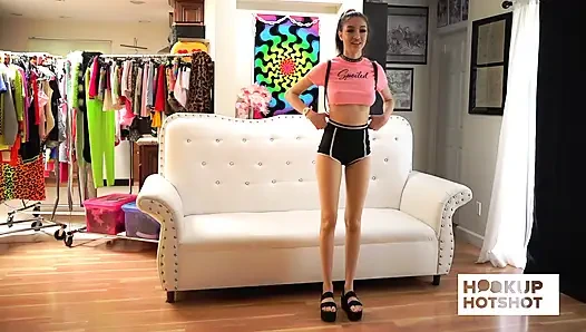 Bts - Scarlett Bloom sahne arkasında harika kıvrımlarını gösteriyor!