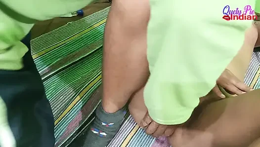 18 yaşındaki öğrenci gerçek desi bakire genç Hintli kız ilk kez göğüslerini ve amcığını seviyor sert anal parmaklama kız arkadaş okulu