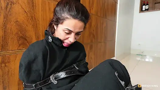 Derin ayaklı lezbiyen hakimiyeti üst düzey kızlar - seksi ayaklarımı yut kaltak!