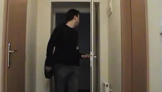 Güzel amatör sarışın orta yaşlı seksi kadın büyük yarakla domalarak sikiliyor