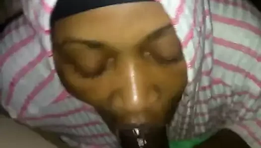 oral seks usta gösterir onu inanılmaz becerileri