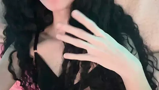 Güzel iç çamaşırlı vücudun Pov videosuna genel bakış