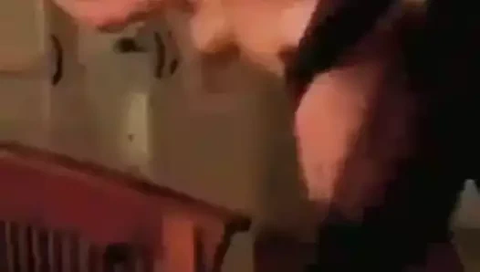 Anne filme alınırken bbc almayı seviyor