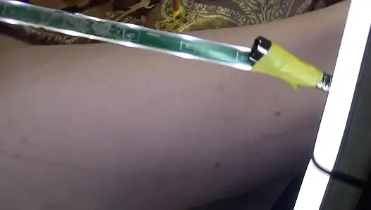 8 Çok Yakın Yayılmış Vajina Dildo Ve Camla Sikişiyor