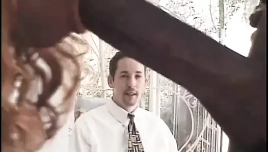 Beyaz adam katıldı için almak onun çük emdi olarak o çarptım içinde bir üçlü