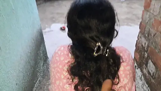 Genç Hintli kadın arkadaşıyla