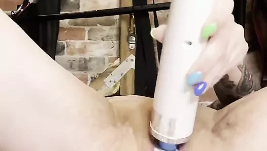 Amımı sihirli değnekle dolduruyor