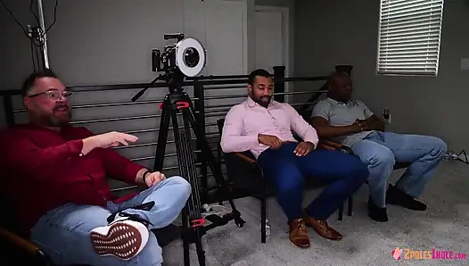 Cali aynı anda 2 büyük zenci yarağı için amını ısıtıyor