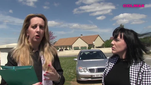 Louise ve mya için iş arkadaşları arasında safça eğlence