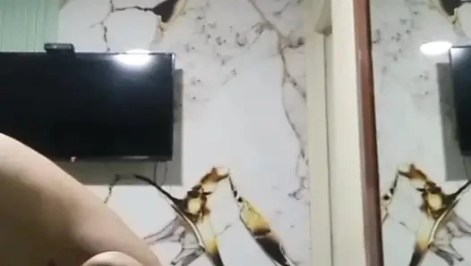 Eski sevgilimin en iyi arkadaşı beni ziyarete geldi ve ikinci bölümü çekiyoruz