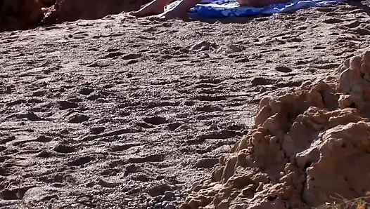 Standta çıplak güneşlenirken yakalandı - ceza azgın bir sikişti