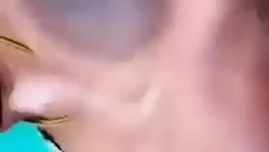 Tamil auntymilk göğüsler