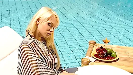 Meyve, Güneş Işiği Ve Gösterişin Mükemmel Bir Vücut