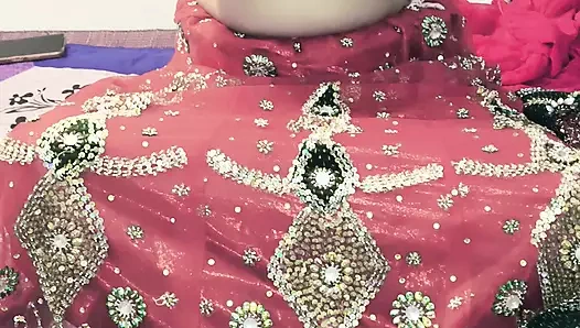 Hintli desi tannu yenge düğün gününde kocasının kalın yarağını ağzına alıyor ve amını siktiriyor