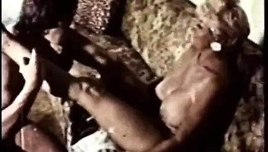 Nostaljik yıldızı Candy Samples'ın ateşli sahnelerinin tadını çıkarın