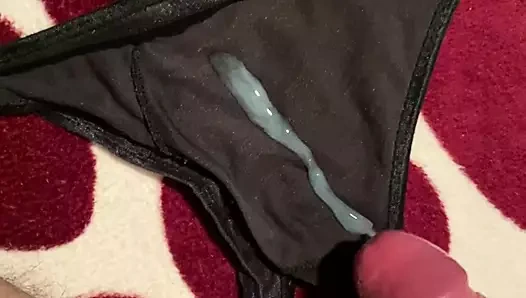 Evli kadının külotu boşalıyor