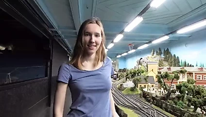 Tanrıça ve dev skylarsrene