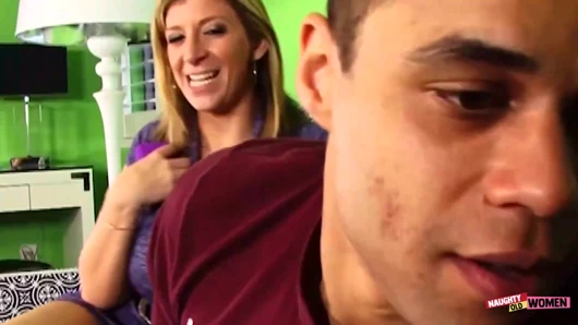 Sarışın orta yaşlı seksi kadını hipnotize etmek ve onunla sevişmek çok iyi bir fikir