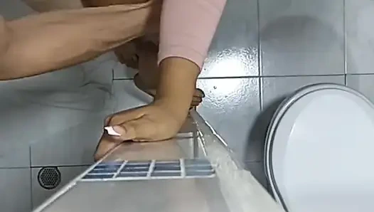 Tuvalette ateşli eylem