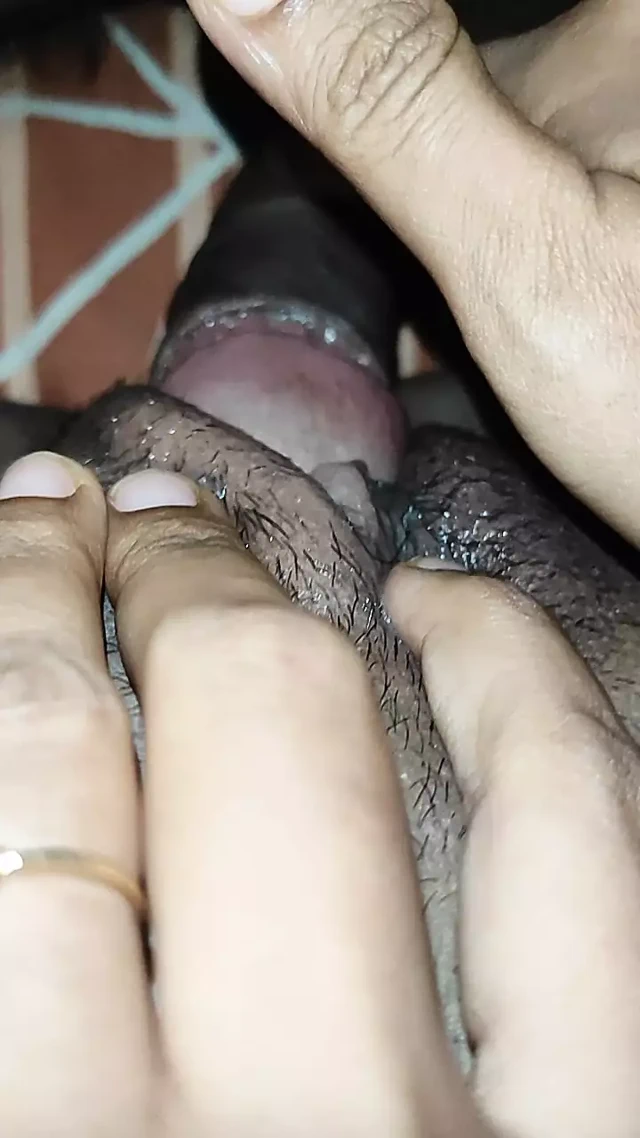 Kızıl saçlı büyük canavar yarak tatlının yumuşakına sürtüyor