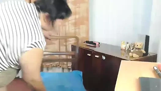 Web kamerası olgun klitoris ile oynuyor