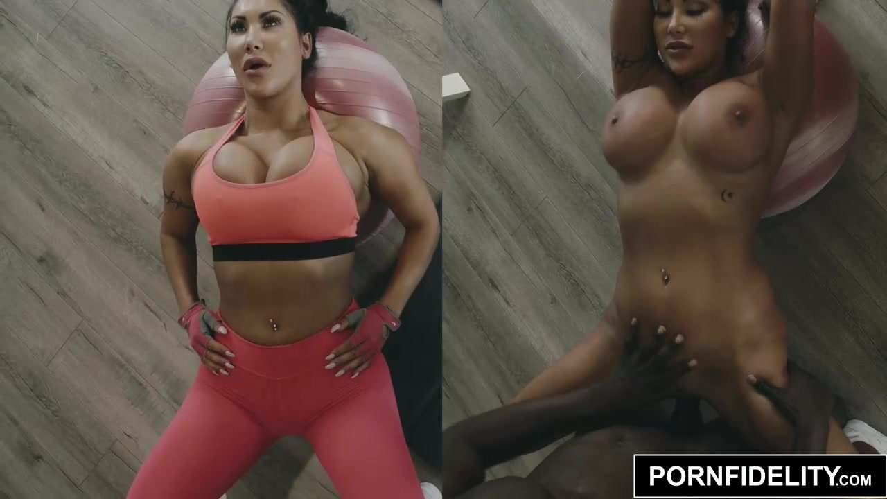 Pornfidelity Ağustos taylor dövülerek tarafından büyük siyah horoz