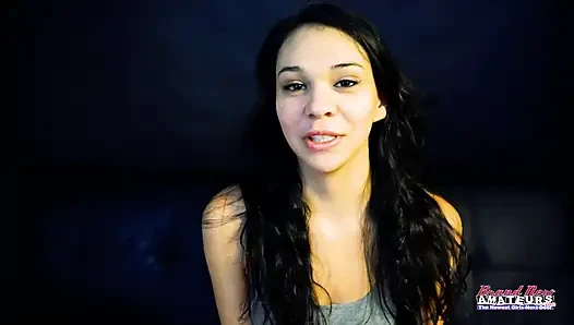 Sabrina minyon mürekkepli esmer kıllı ıslak oral seks tutkulu oyun!