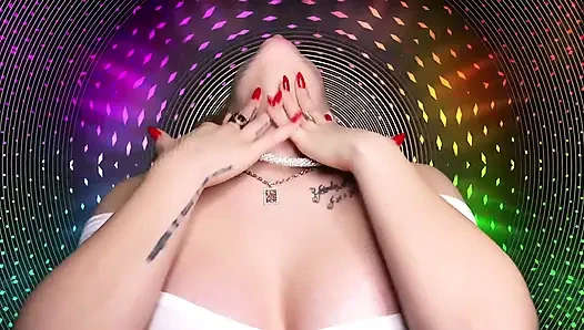 Büyüleyici şehvetli baştan çıkarmamda kayboldum ve yarağını sıvazla!