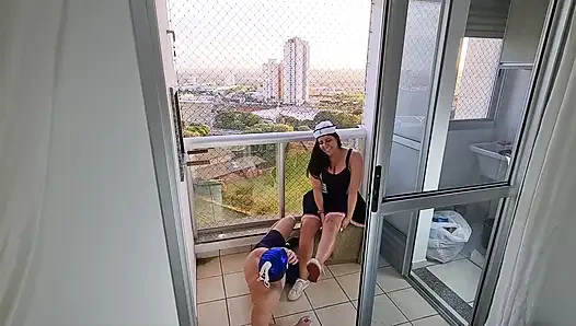 Sokak karnaval partisinden sonra kaybeden Kiffa Edepsiz'e tapıyor
