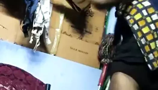 desi eş yakalandı değiştirme elbise