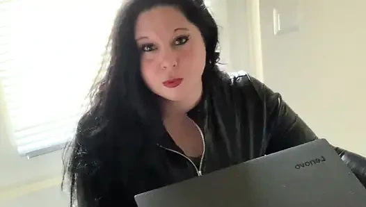 Hanımefendi Clara'nın ofisine çağrı