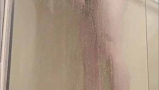 Biri beni otel duşunda yakaladı.