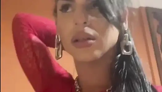 Trans kız dildo emiyor ve mastürbasyon yapıyor